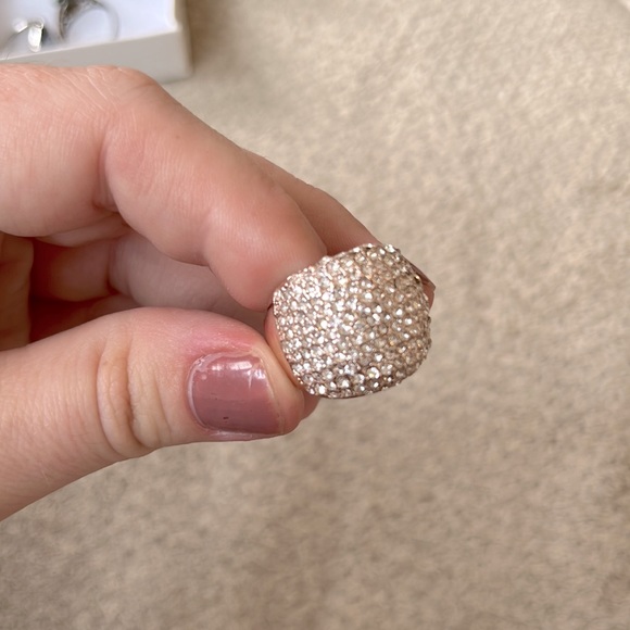 Jewelry - 🆓FREE w/ ANY PURCHASE‼️Rose Gold Rhinestone Ring